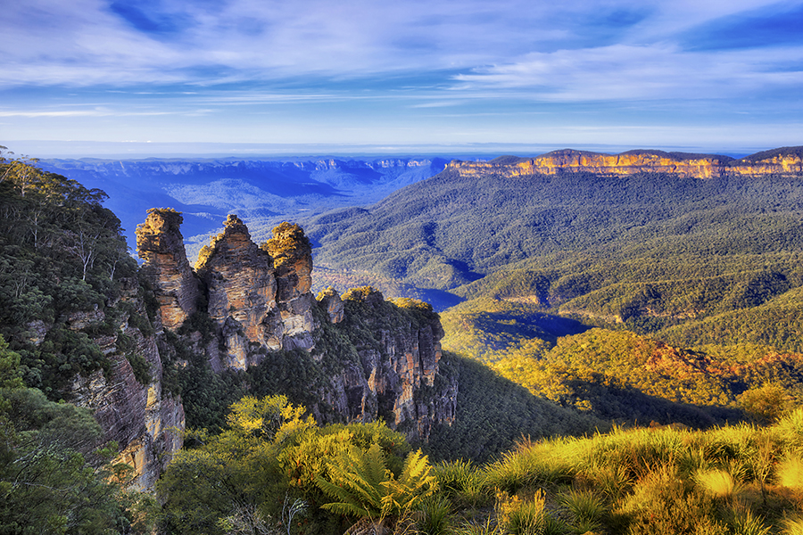 three,sisters,rock,formation,in,the,blue,mountains,of,australia